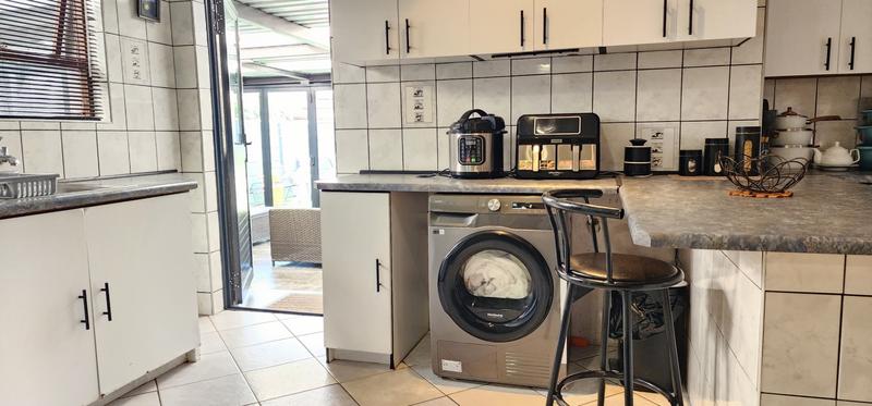 3 Bedroom Property for Sale in Glenhaven Western Cape